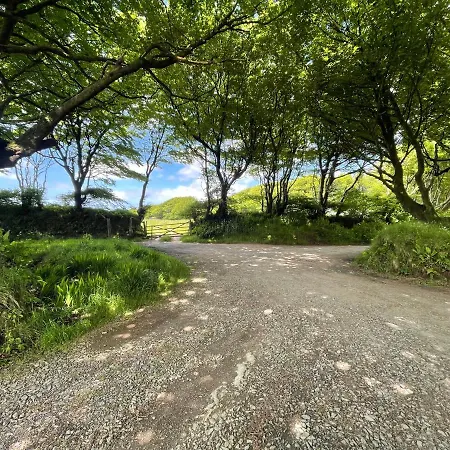Unique Escape In Gorgeous Shepherds Huts On Cornish Moor *